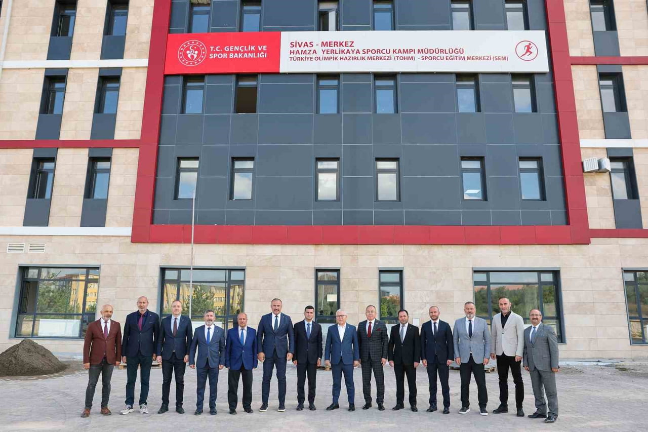 SİVAS VALİSİ YILMAZ ŞİMŞEK, SİVAS CUMHURİYET ÜNİVERSİTESİ YERLEŞKESİNDE YAPIMI TAMAMLANAN GENÇLİK...