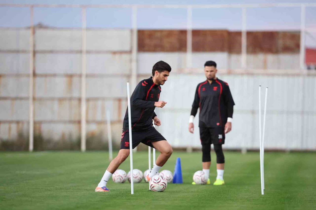 SİVASSPOR, MİLLİ MAÇLAR NEDENİYLE LİGE VERİLEN ARADA ÇALIŞMALARINA BAŞLADI.