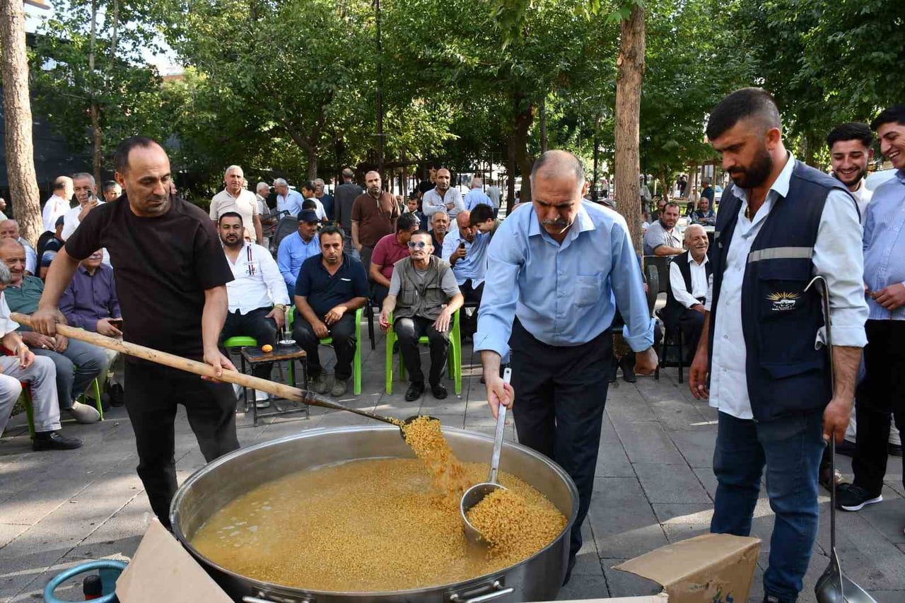 SİVEREK’TE BULGUR KAYNATMA ETKİNLİĞİ DÜZENLENDİ