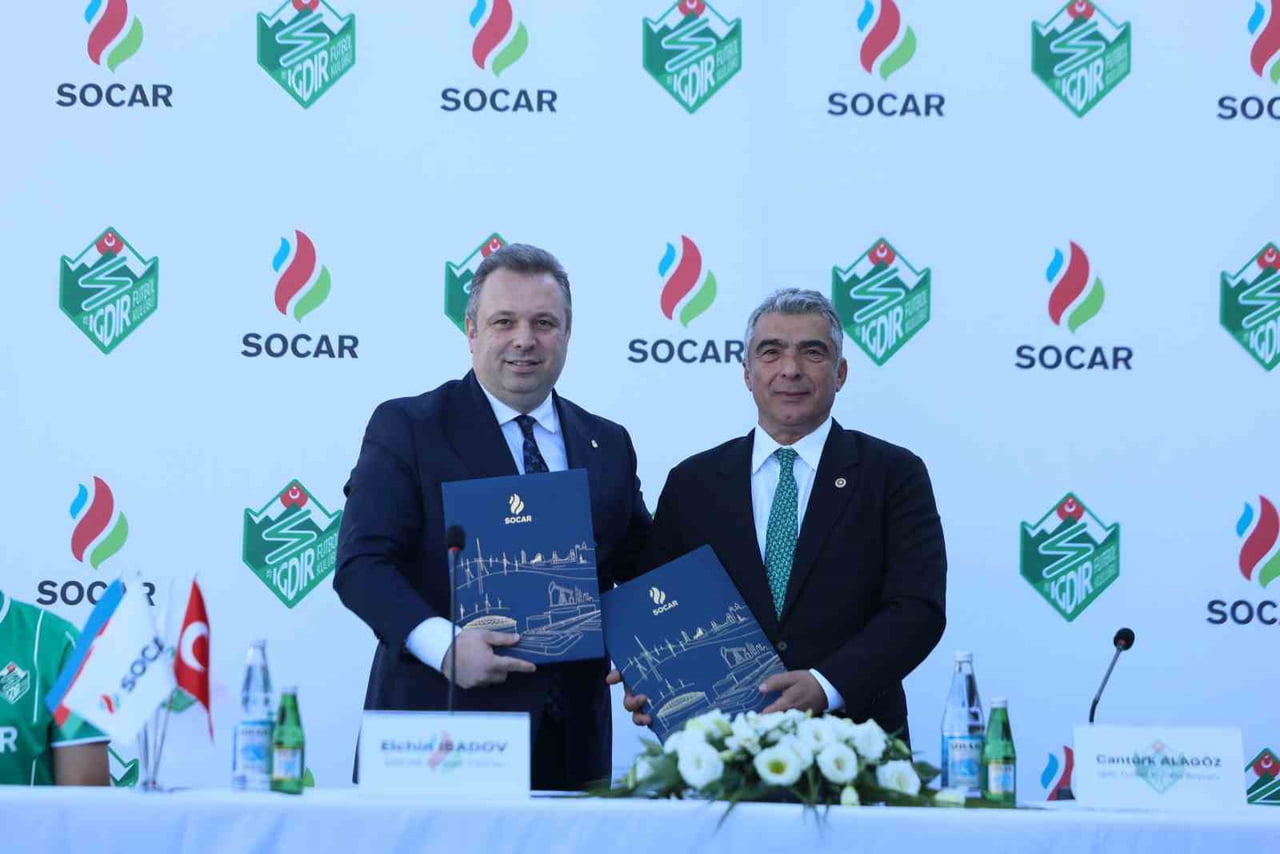 SOCAR TÜRKİYE CEO’SU ELCHİN IBADOV VE IĞDIR FUTBOL KULÜBÜ BAŞKANI CANTÜRK ALAGÖZ
