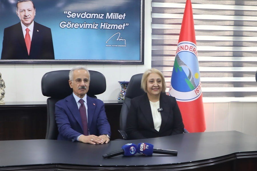 SOLDAN SAĞA: ULAŞTIRMA VE ALTYAPI BAKANI ABDULKADİR URALOĞLU, MENDERES BELEDİYE BAŞKAN VEKİLİ...