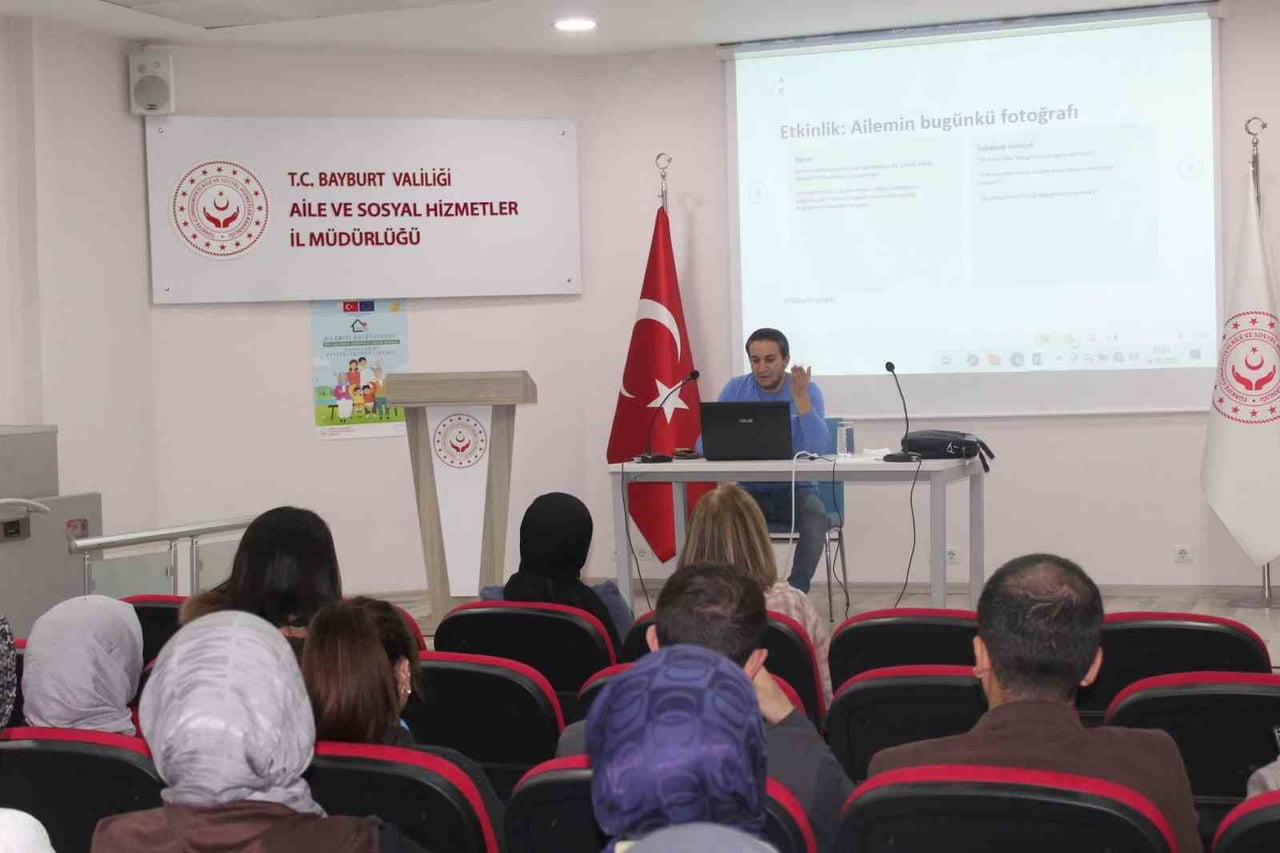 SOSYAL HİZMET PERSONELİNE AİLE ÇALIŞMALARI KONUSUNDA EĞİTİM VERİLDİ