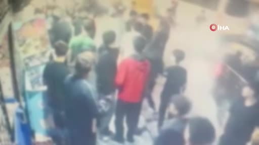 Sosyal medyada başlayan tartışma bıçaklı kavgaya dönüştü: 2 yaralı