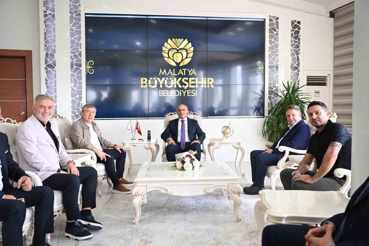 SPOR DÜNYASININ ÜNLÜ İSİMLERİNDEN BAŞKAN ER’E ÖVGÜ