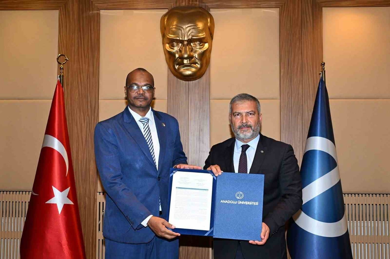 SUDAN CUMHURİYETİ EĞİTİM VE ÖĞRETİM BAKANI DR. TİHAMİ ZEYN HACER BAŞKANLIĞINDAKİ HEYET, ANADOLU...