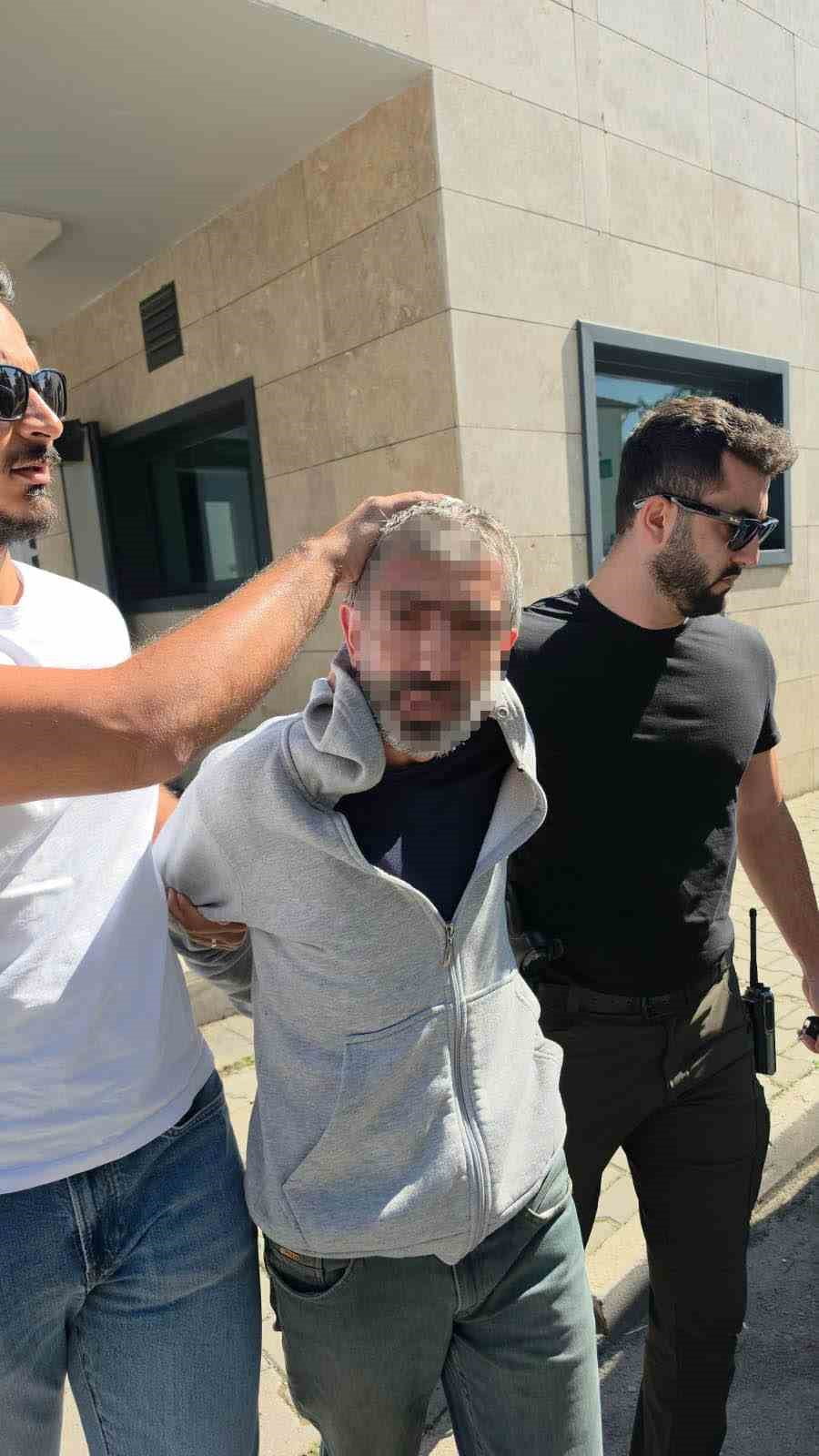 ŞÜPHE ÜZERİNE DURDURULAN ŞAHSIN ÜZERİNDEN UYUŞTURUCU BULUNUNCA ŞAHIS TUTUKLANARAK CEZAEVİNE...