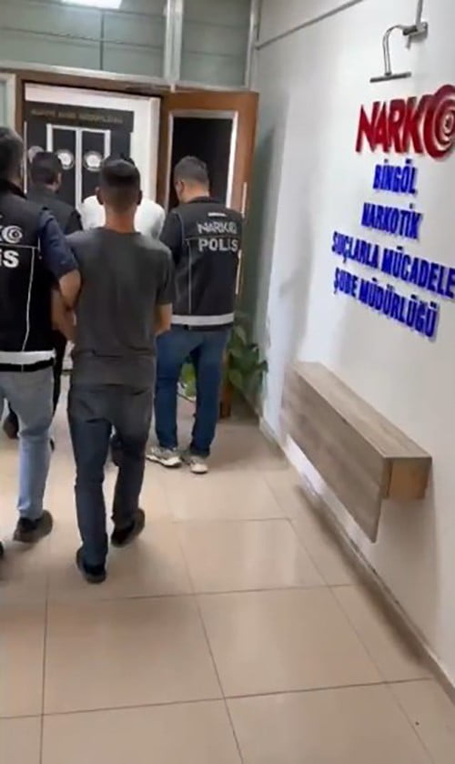 ŞÜPHELİLER, ÇIKARILDIKLARI MAHKEMECE TUTUKLANARAK CEZAEVİNE GÖNDERİLDİ.