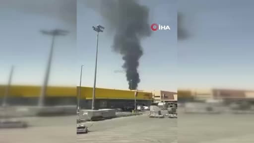 Suudi Arabistan'ın başkenti Riyad'da bulunan Kral Halid Havalimanı yakınından yoğun duman...