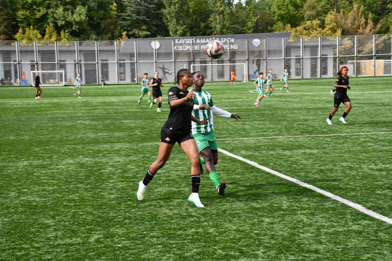 SUWEN KADINLAR SÜPER LİG EKİPLERİNDEN KAYSERİ KADIN FUTBOL KULÜBÜ LİGİN 5. HAFTASINDA SAHASINDA...