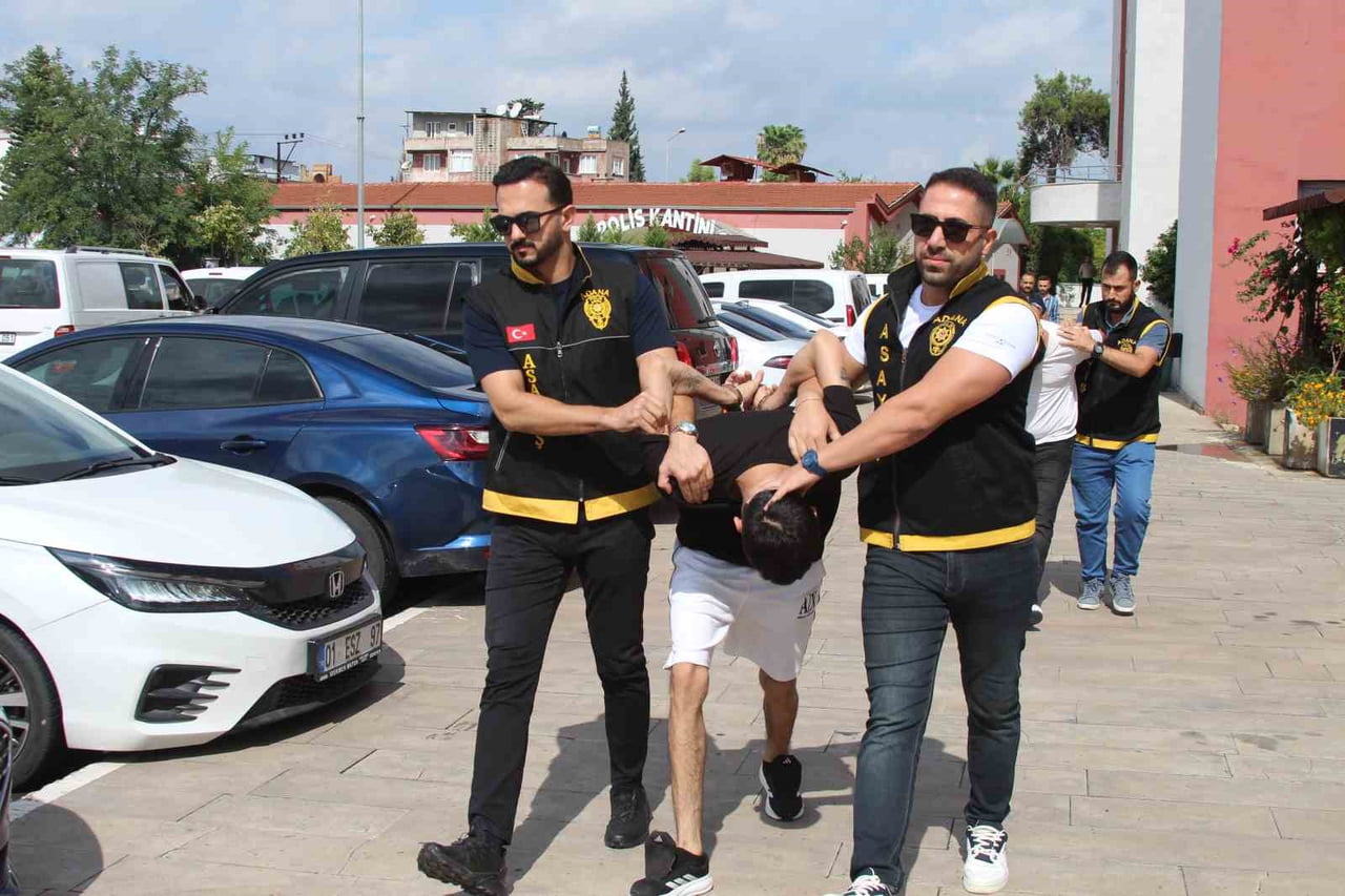 TABANCA İLE ATEŞ AÇIP EL BOMBASININ PİMİNİ ÇEKİP POLİSE DİRENEN MEHMET ŞİRİN D., ÇIKARILDIĞI...