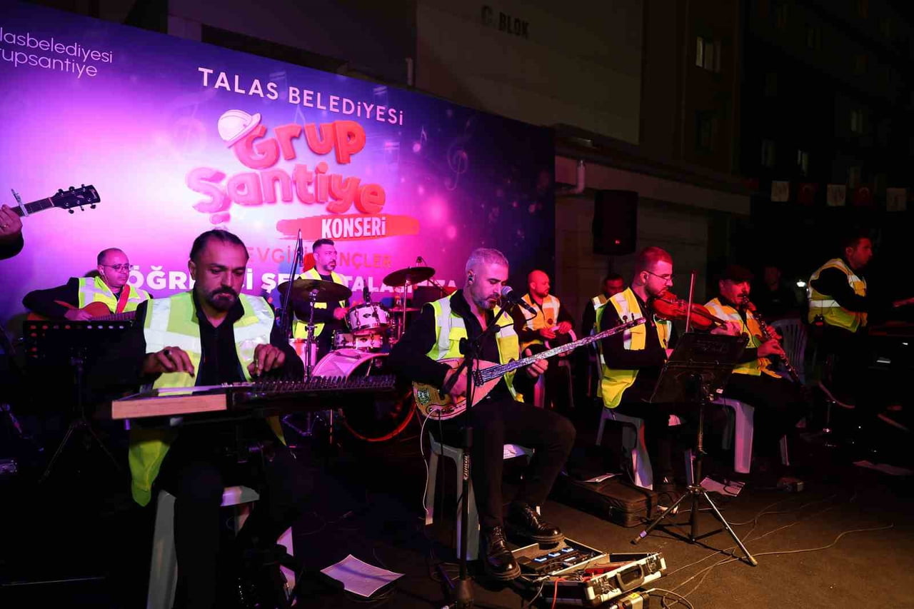 TALAS BELEDİYESİ’NİN ADI YURT ÇAPINDA DUYULAN MÜZİK TOPLULUĞU GRUP ŞANTİYE, KONSERLERİNE DEVAM...