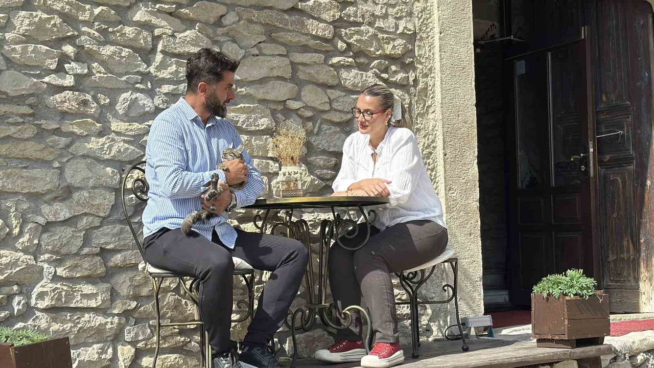 TANER YILMAZ VE HEİMLİCH MANEVRASINI GENCE UYGULAYAN ŞENGÜL YILMAZ