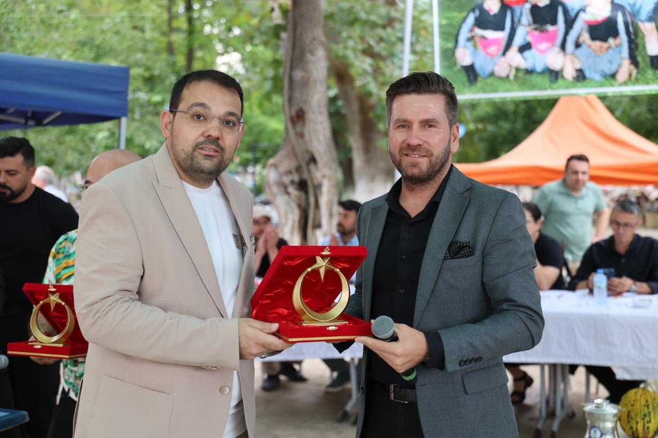 TAVAS’IN YÖRESEL GASTRONOMİ DEĞERLERİNDEN TAVAS YANIK KOYUN YOĞURDU, EMEKLİ ÖĞRETMEN MUHAMMET...