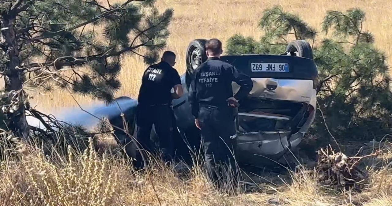 TAVŞANLI'DA TRAFİK KAZASINDA TAKLA ATAN OTOMOBİLDEN YARA ALMADAN KURTULDU