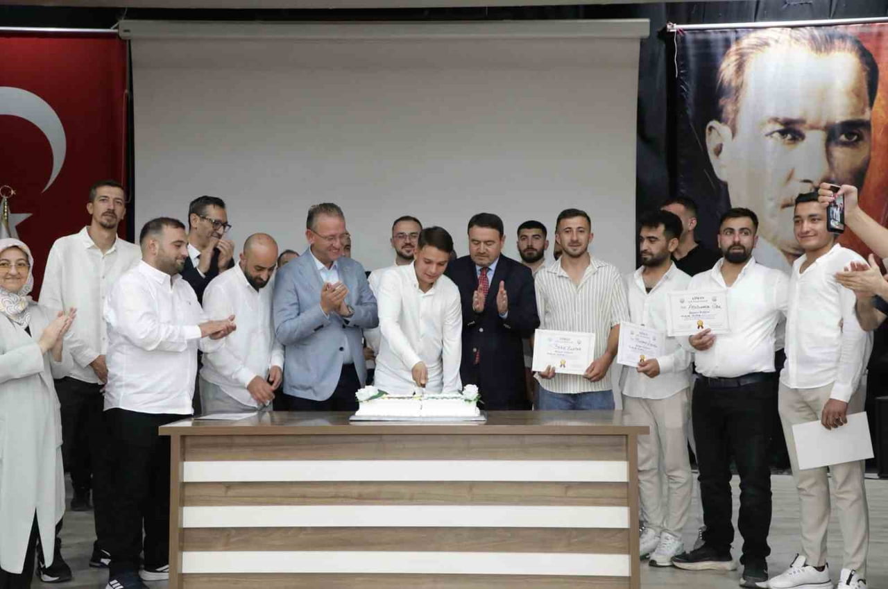 TAVŞANLI’DA 13 GENÇ BAĞIMLILIKTAN KURTARILARAK YENİDEN HAYATA KAZANDIRILDI