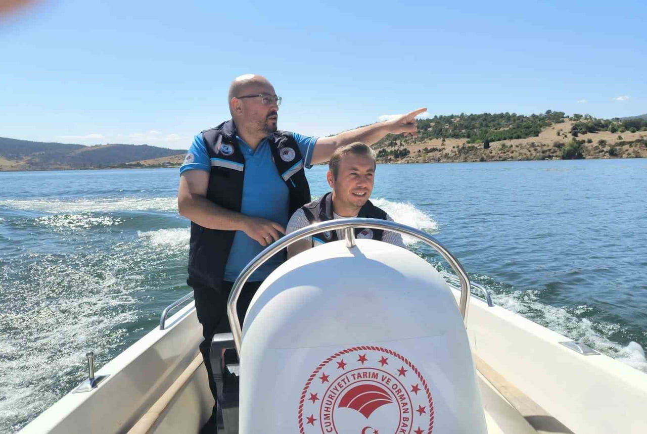 TAVŞANLI KAYABOĞAZI BARAJI’NDA SAHİPSİZ BALIK AĞLARINA DENETİM