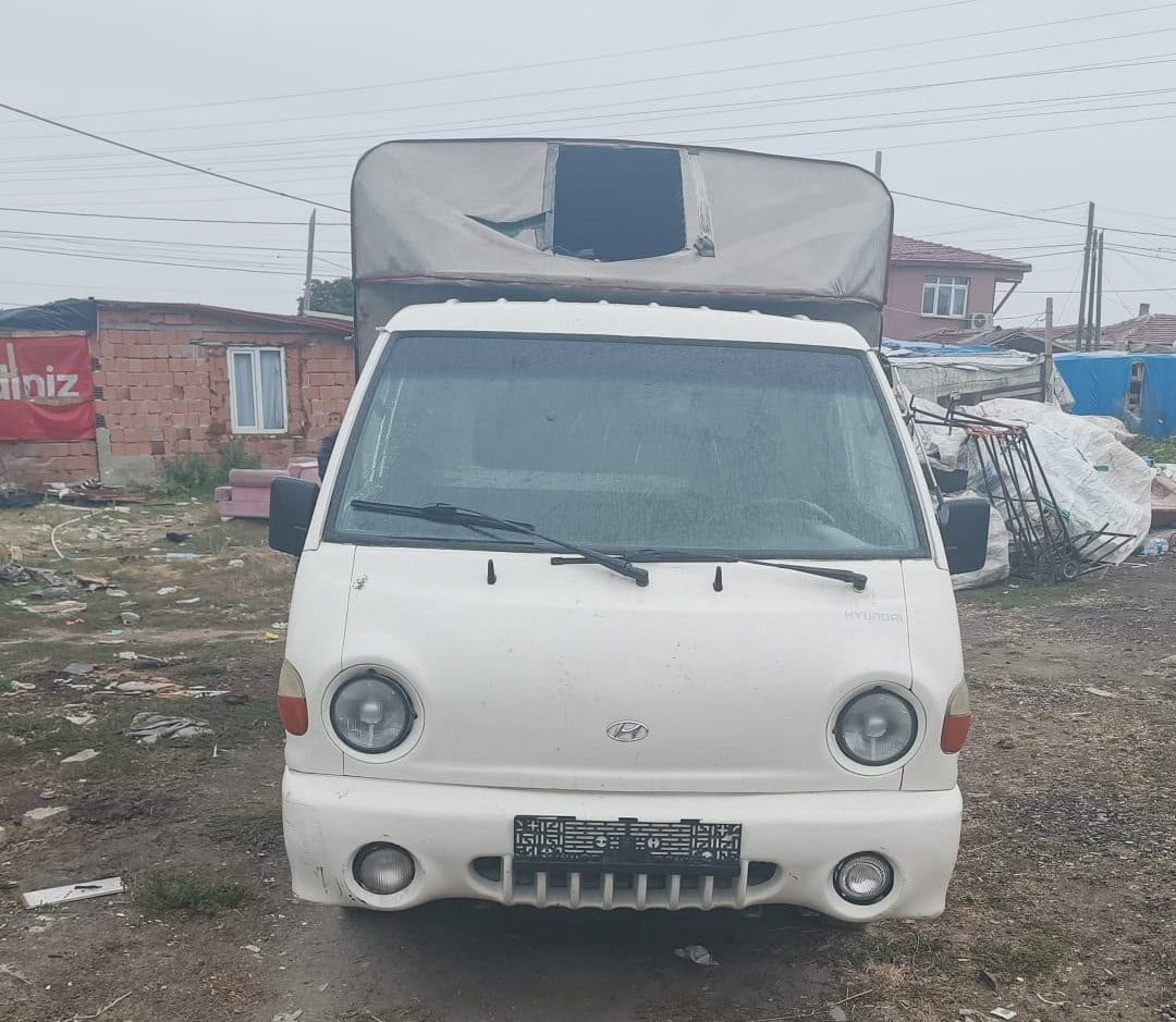 TEKİRDAĞ'DA BİR İŞ YERİNİN ÖNÜNDEN YAKLAŞIK 50 BİN TL DEĞERİNDE AHŞAP PALET ÇALAN 3 ŞÜPHELİ...