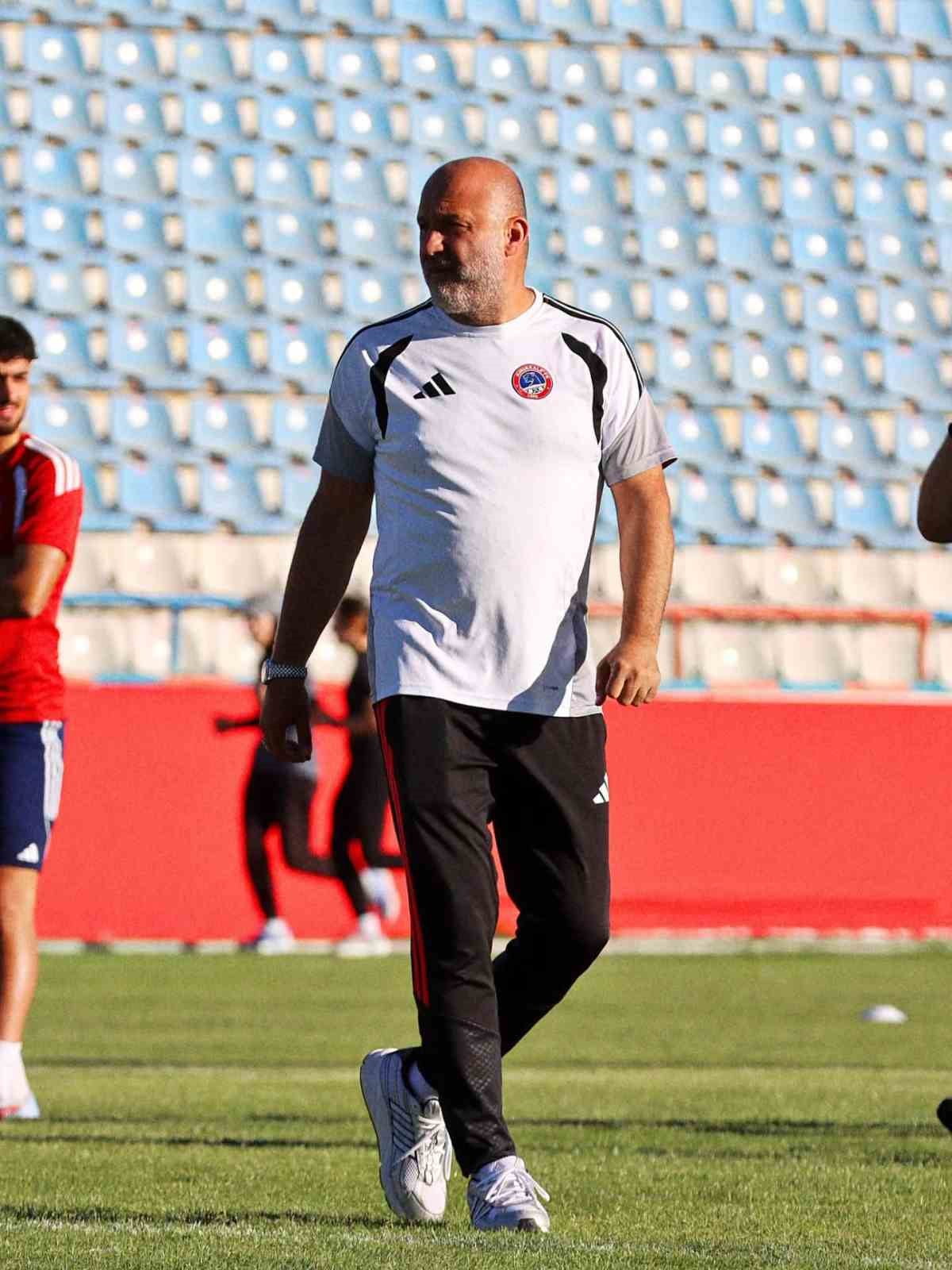 TFF 3. LİG'DE MÜCADELE EDEN KIRIKKALE FK, TEKNİK DİREKTÖR ENGİN ÇALIŞIR İLE KARŞILIKLI ANLAŞARAK...