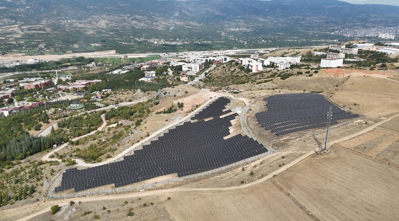 TOGÜ KAMPÜSÜNÜN ELEKTRİĞİNİN TAMAMI GÜNEŞTEN KARŞILANIYOR