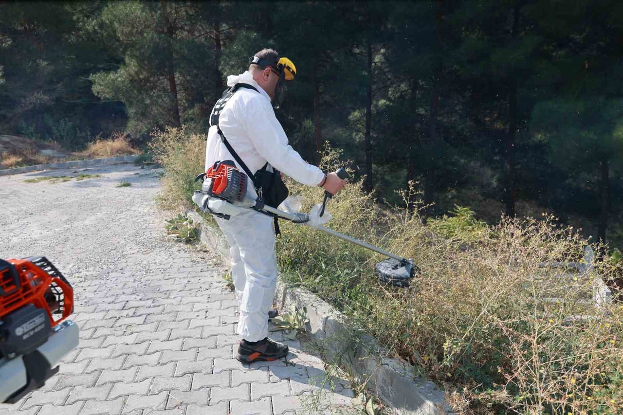 TOKAT BELEDİYESİ, KENT GENELİNDEKİ 35 MEZARLIKTA YÜRÜTÜLEN BAKIM VE ÇEVRE DÜZENLEME ÇALIŞMALARINDA...