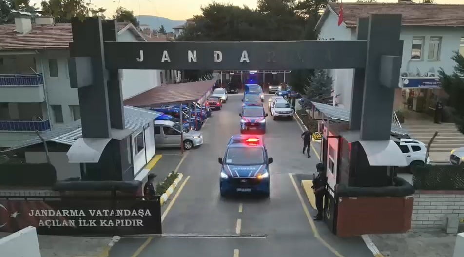 TOKAT’IN TURHAL, ZİLE VE NİKSAR İLÇELERİNDE 20 ŞÜPHELİYE YÖNELİK DÜZENLENEN EŞ ZAMANLI OPERASYONDA...
