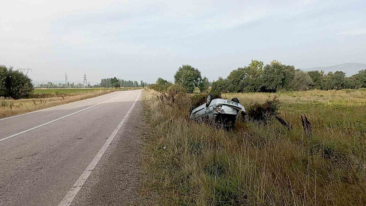 TOKAT’IN YEŞİLYURT İLÇESİNDE KONTROLDEN ÇIKARAK TAKLA ATAN OTOMOBİLİN SÜRÜCÜSÜ...
