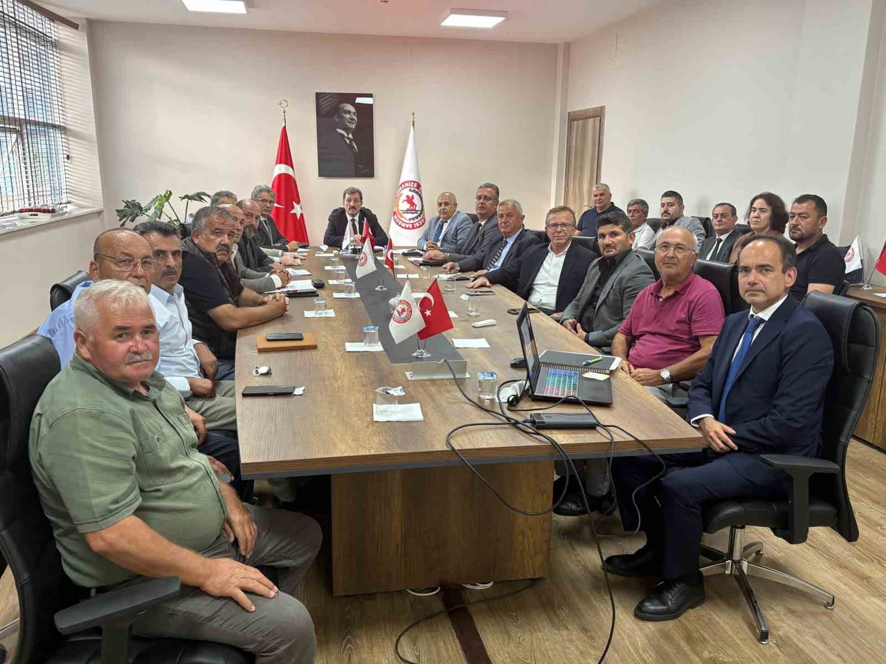 TOPLANTI, VALİ ORHAN TAVLI BAŞKANLIĞINDA; VALİ YARDIMCISI MEHMET FİKRET ÇAVUŞ, BÜYÜKŞEHİR...