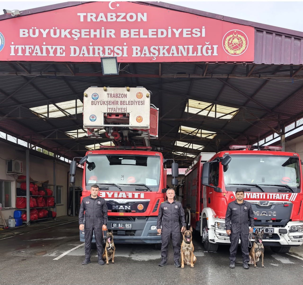 TRABZON'DA BÜYÜKŞEHİR BELEDİYESİ İTFAİYE DAİRESİ BAŞKANLIĞI BÜNYESİNDE FAALİYET GÖSTEREN K-9...
