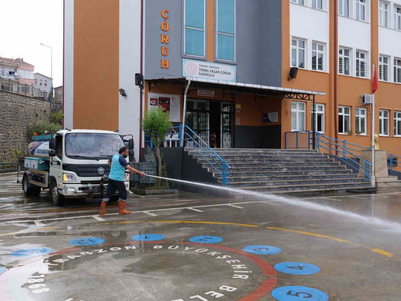 TRABZON'DA YENİ EĞİTİM-ÖĞRETİM YILI ÖNCESİNDE OKULLARIN BAHÇELERİNDE TEMİZLİK VE BAKIM ÇALIŞMALARI...