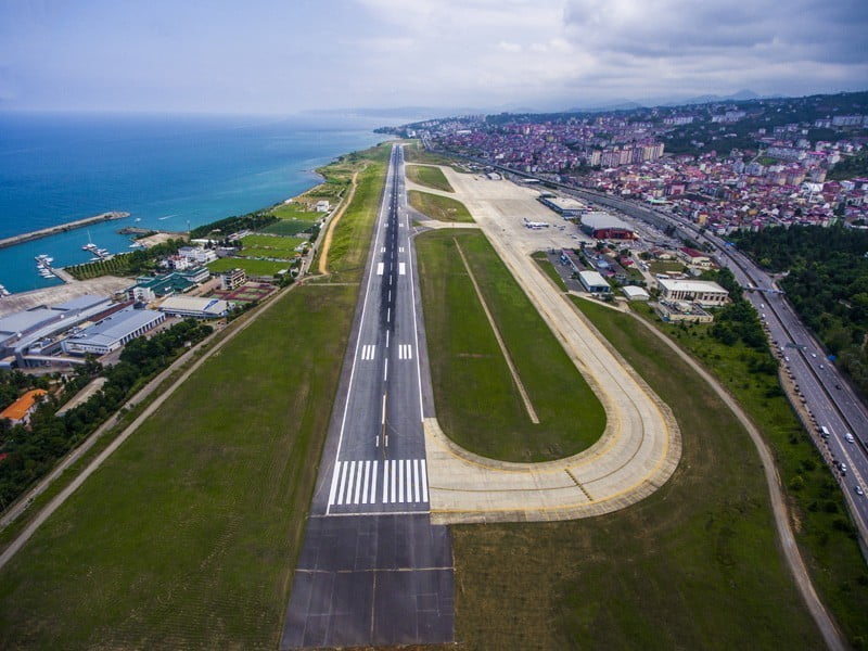 TRABZON HAVALİMANI’NIN GENİŞLETİLMESİ VE YENİ BİR PİST KAZANDIRILMASI AMACIYLA YÜRÜTÜLEN...