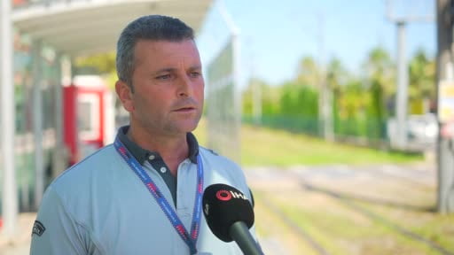 Tramvayın önüne koşan 5 yaşındaki çocuğu kurtaran güvenlik görevlisi konuştu: "Kendi kızım gözümün...