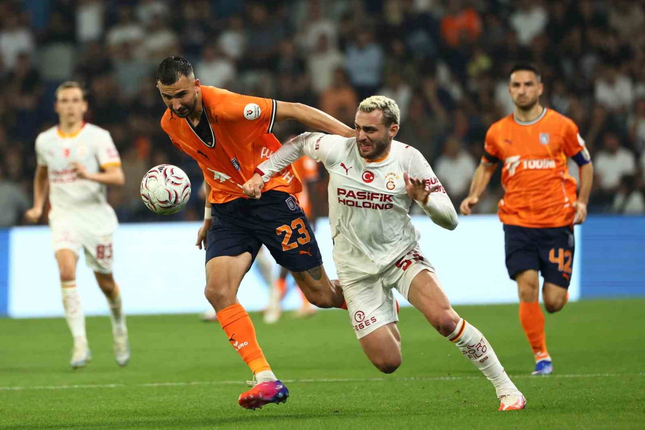 TRENDYOL SÜPER LİG'İN 4. HAFTASINDA GALATASARAY, DEPLASMANDA KARŞILAŞTIĞI BAŞAKŞEHİR'İ 3-2 MAĞLUP...