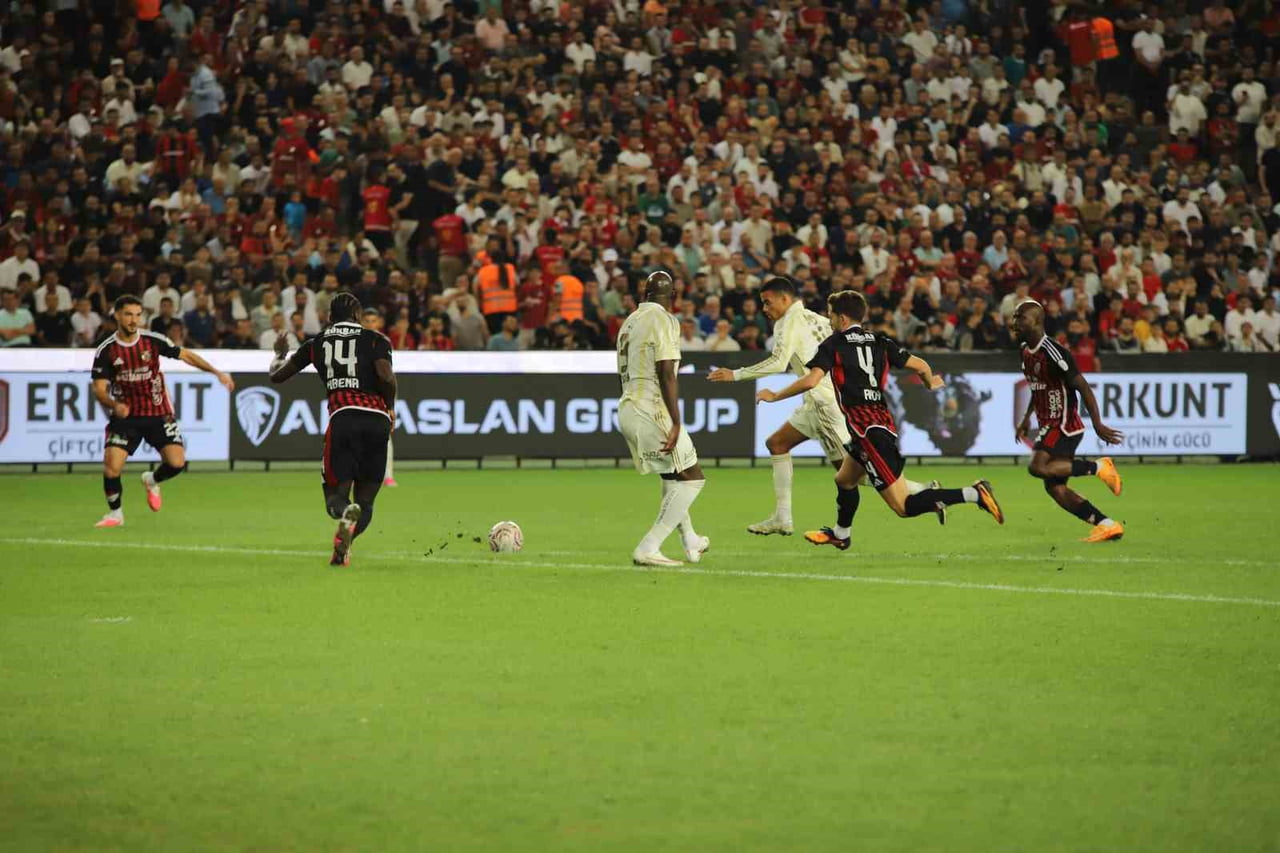 TRENDYOL SÜPER LİG'İN 5. HAFTASINDA FENERBAHÇE, DEPLASMANDA GAZİANTEP FK'YA KONUK OLUYOR....
