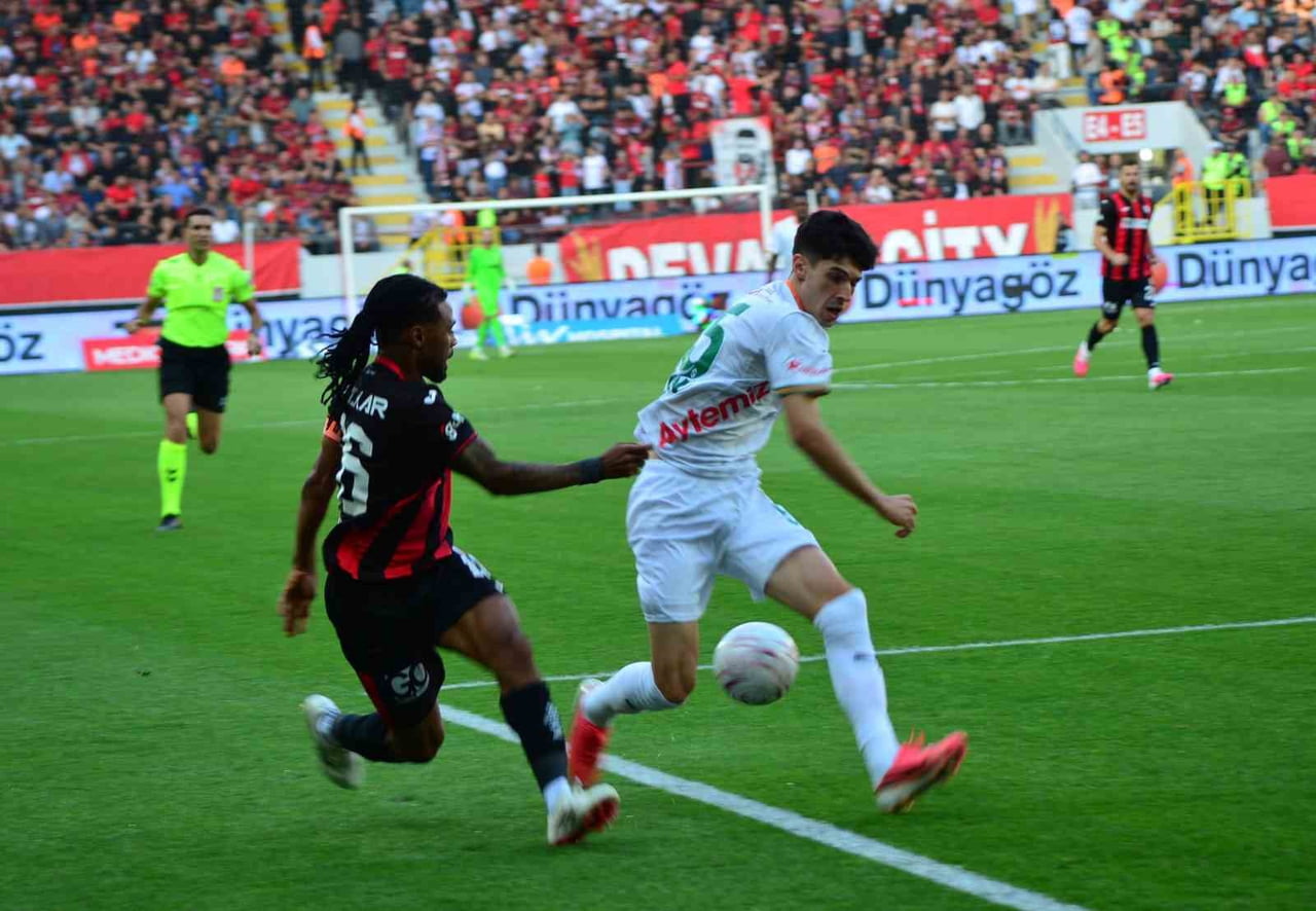 TRENDYOL SÜPER LİG'İN 6. HAFTASINDA ÇORUM FK, SAHASINDA CORENDON ALANYAPOR İLE KARŞI KARŞIYA...