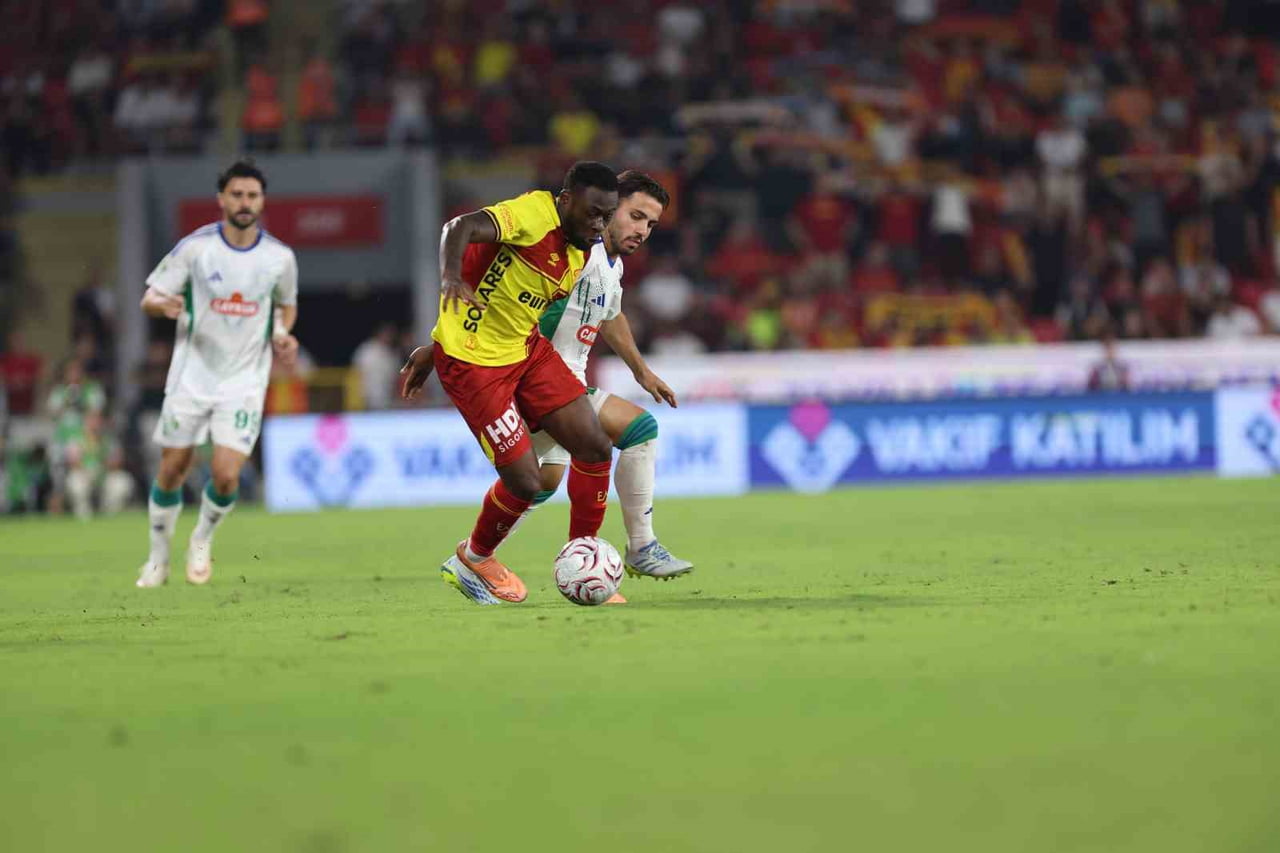 TRENDYOL SÜPER LİG'İN 6. HAFTASINDA GÖZTEPE, SAHASINDA ÇAYKUR RİZESPOR İLE KARŞILAŞIYOR....