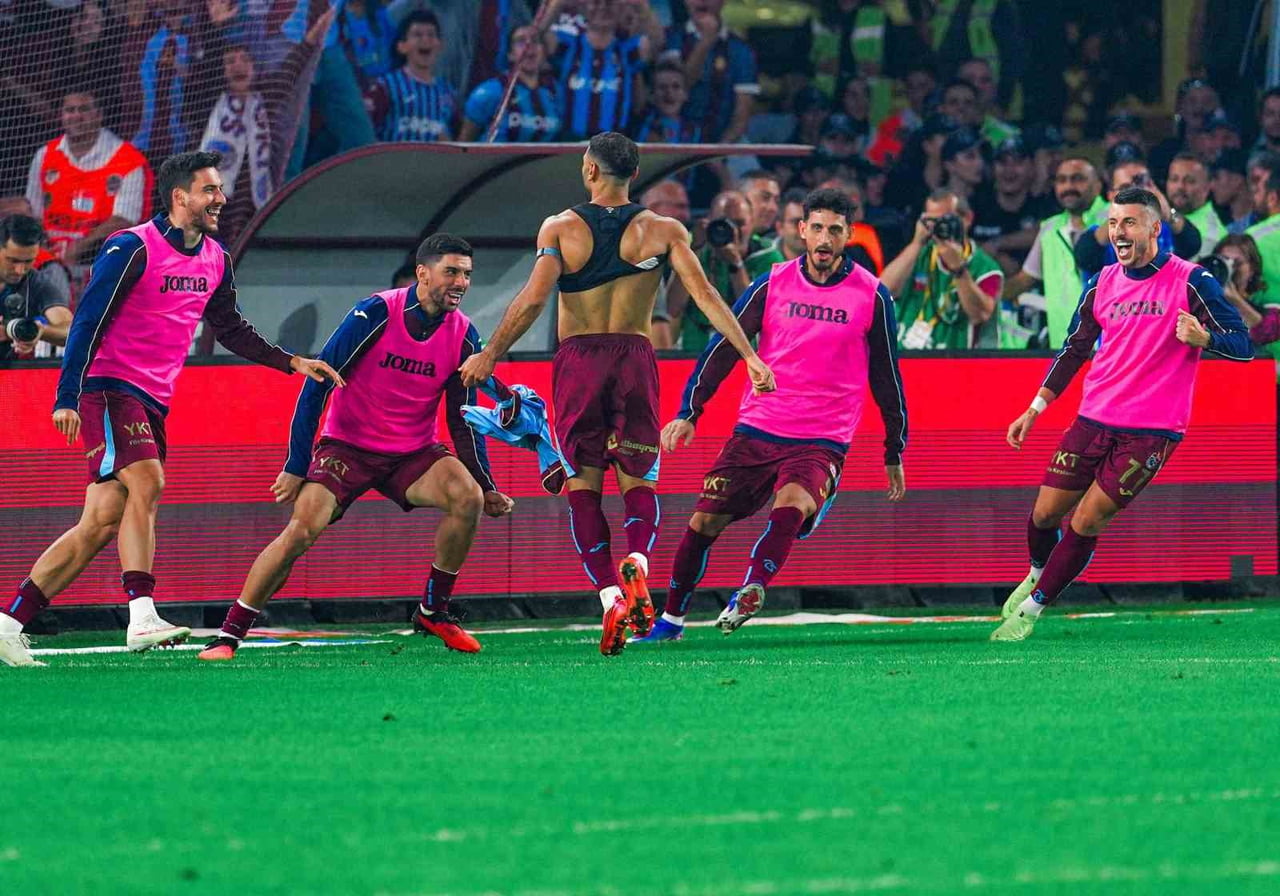 TRENDYOL SÜPER LİG'İN 6. HAFTASINDA TRABZONSPOR EVİNDE KARŞILAŞTIĞI GALATASARAY'I 4-0'LIK SKORLA...