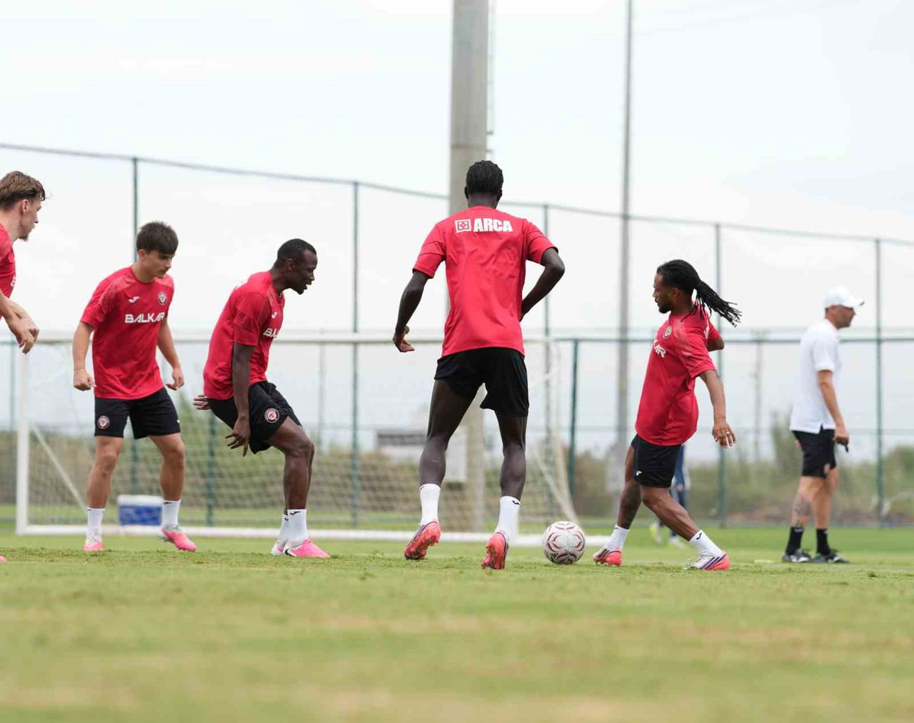 TRENDYOL SÜPER LİG EKİPLERİNDEN ÇORUM FK, ANTALYA'DAKİ KAMP ÇALIŞMALARINA BUGÜN YAPTIĞI...