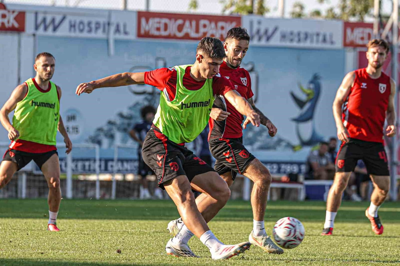TRENDYOL SÜPER LİG EKİPLERİNDEN SAMSUNSPOR, KOCAELİSPOR DEPLASMANINDAN 3 PUANLA DÖNEREK, SON HAFTA...
