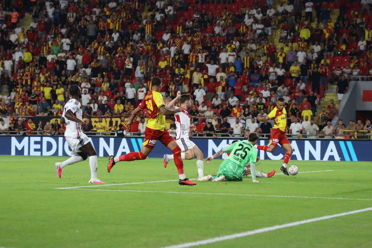 TRENDYOL SÜPER LİG’İN 4. HAFTASINDA GÖZTEPE, SAHASINDA GAZİANTEP FK’YA 4-2 MAĞLUP OLDU.