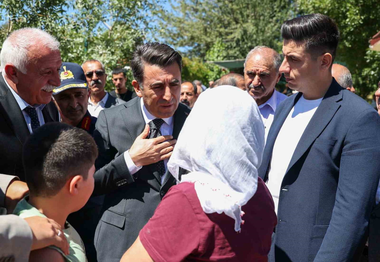 TUNCELİ VALİSİ VE BELEDİYE BAŞKAN VEKİLİ ŞEFİK AYGÖL, KÖY VE MEZRA ZİYARETLERİNİ...