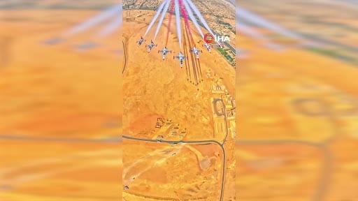 Türk Hava Kuvvetleri'nin akrobasi timi Türk Yıldızları'nın Mısır Piramitleri'nin üzerindeki...