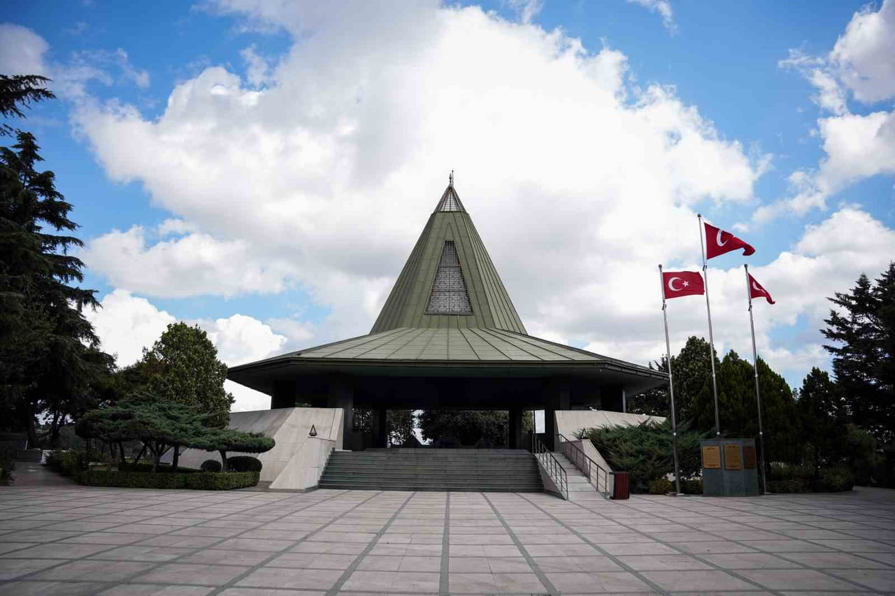 TÜRK TARİHİNE KARA BİR LEKE OLARAK GEÇEN 27 MAYIS 1960 ASKERİ DARBESİNİN ARDINDAN BAŞBAKAN ADNAN...