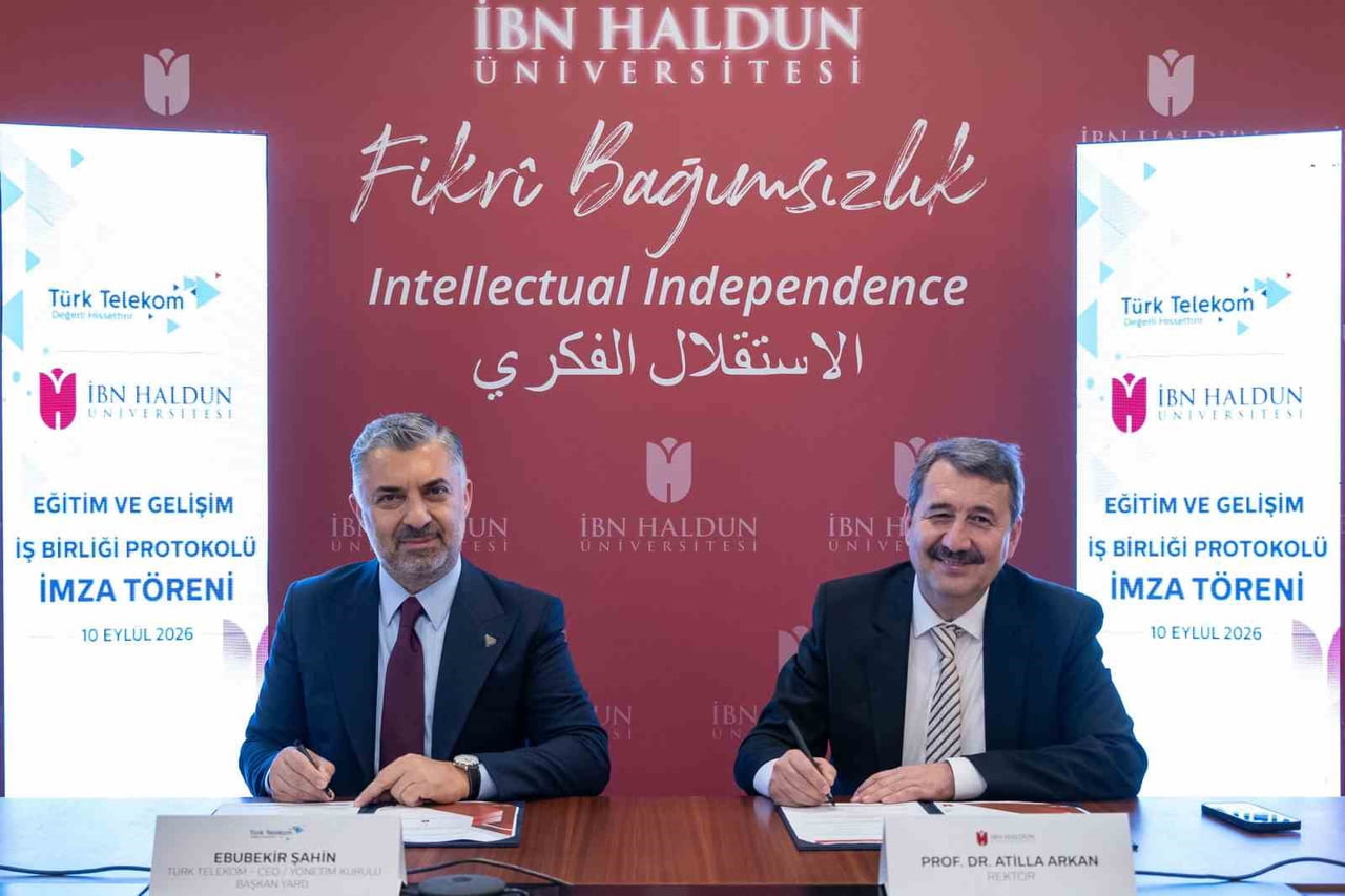 TÜRK TELEKOM CEO’SU EBUBEKİR ŞAHİN(SOLDA) -  İBN HALDUN ÜNİVERSİTESİ REKTÖRÜ PROF. DR. ATİLLA...