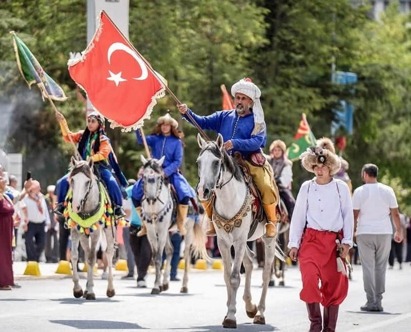 TÜRKİYE'NİN DÖRT BİR YANINDAN GELEN YÖRÜKLER SÖĞÜT'TE BULUŞTU