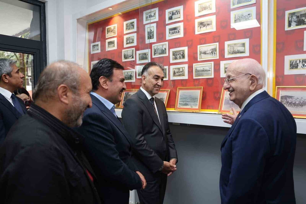 TÜRKİYE BÜYÜK MİLLET MECLİSİ’NİN 27. BAŞKANI İSMAİL KAHRAMAN, EĞİTİM HAYATININ BİR BÖLÜMÜNÜ...