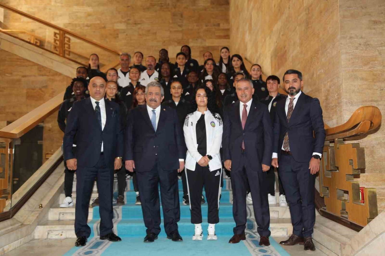 TÜRKİYE KADIN FUTBOL SÜPER LİGİ'NDE MÜCADELE EDEN YÜKSEKOVA SPOR KULÜBÜ, TBMM'DE MİLLİYETÇİ...