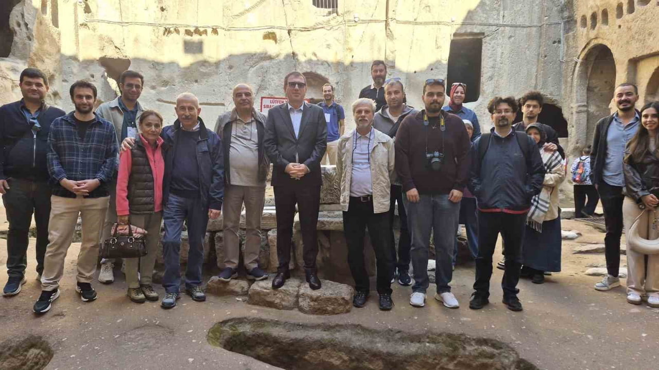 TÜRKİYE’NİN FARKLI ÜNİVERSİTELERİNDEN NİĞDE’YE GELEN 35 AKADEMİSYEN, GÜMÜŞLER MANASTIRI’NI...