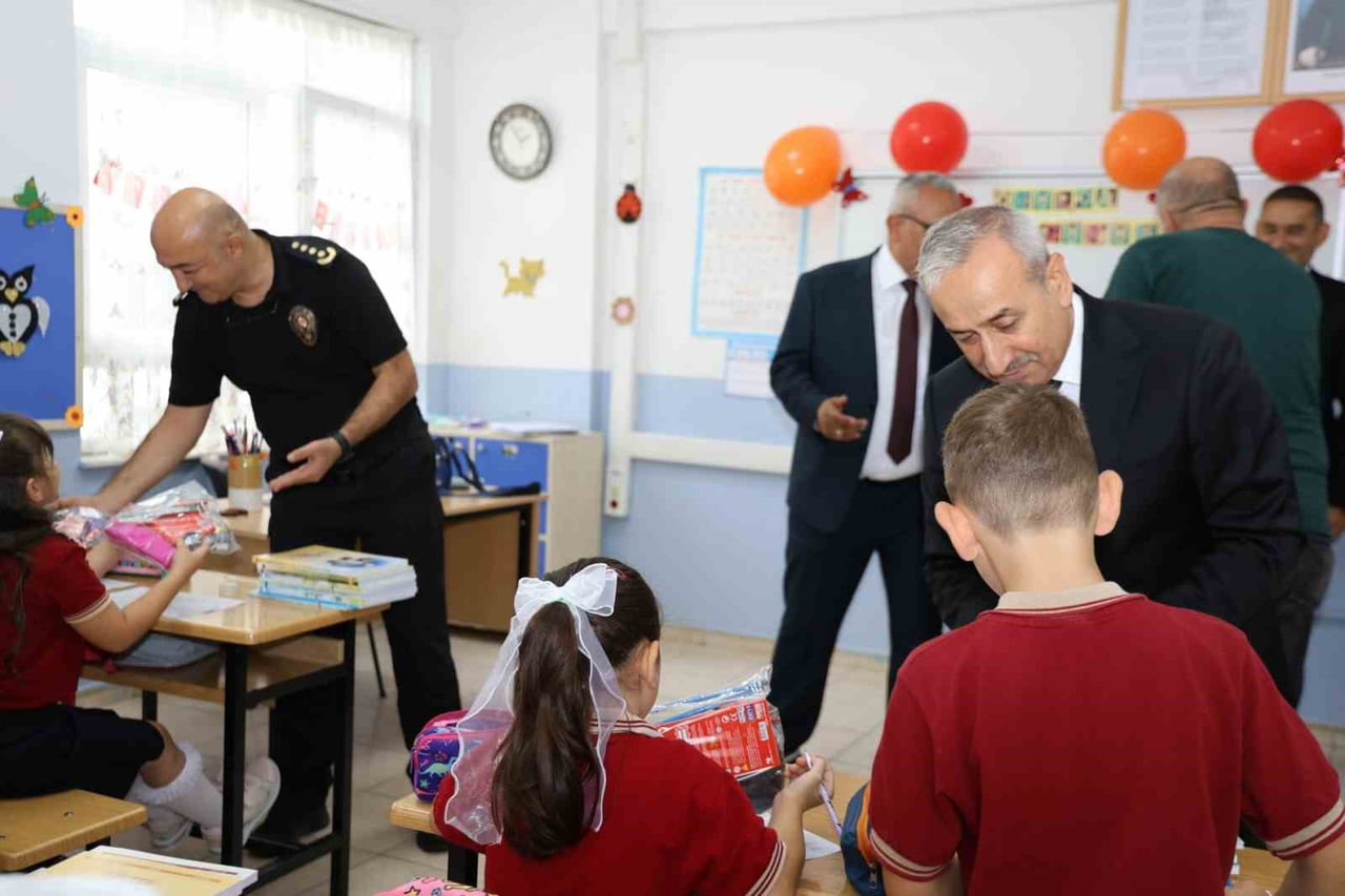 TÜRKİYE POLİS EMEKLİLERİ SOSYAL YARDIM DERNEĞİ KARABÜK İL TEMSİLCİLİĞİ TARAFINDAN ÖĞRENCİLERE...