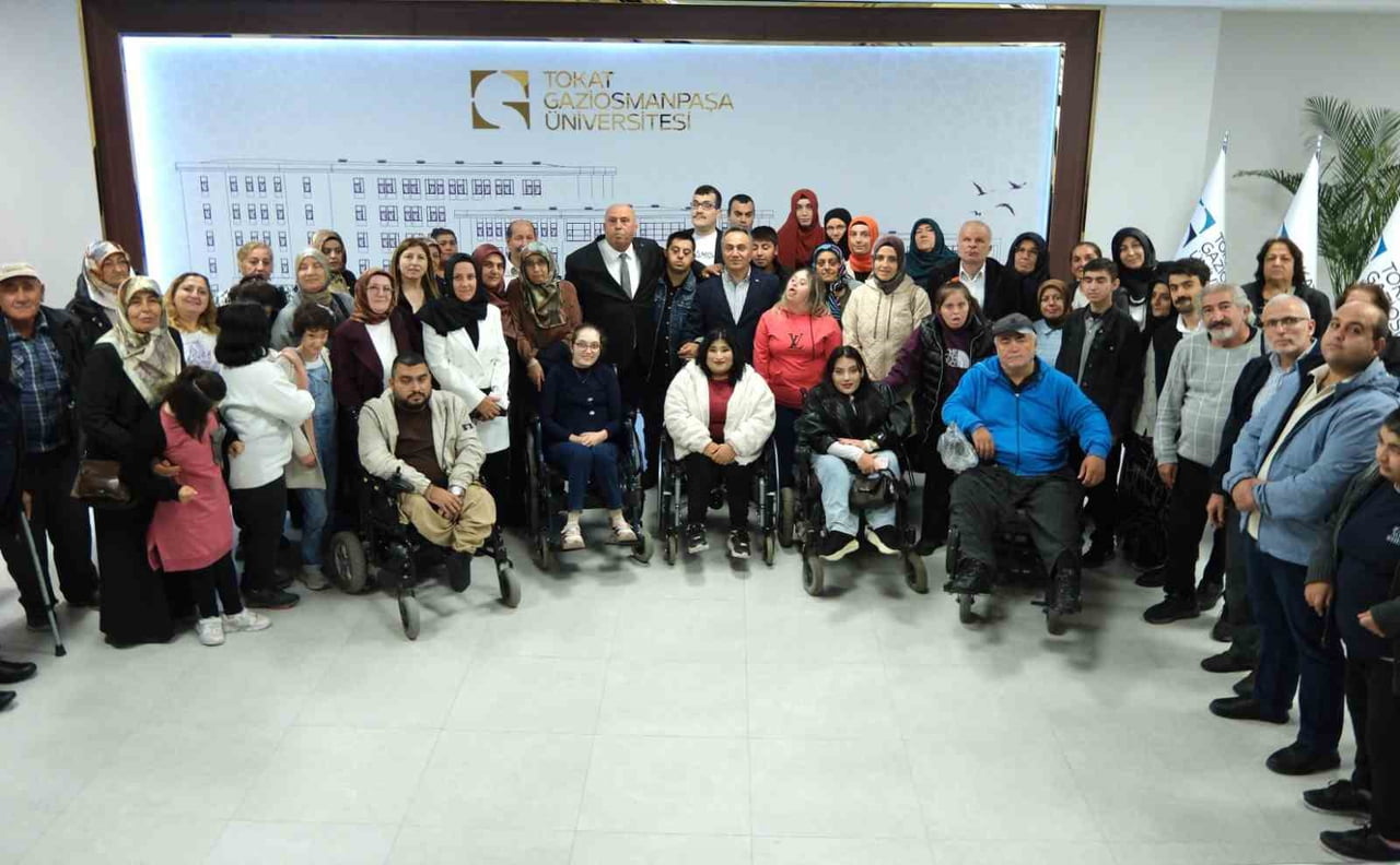 TÜRKİYE SAKATLAR DERNEĞİ TOKAT ŞUBESİ BAŞKANI ALİ ARAS VE BERABERİNDEKİ HEYET, TOGÜ REKTÖRÜ PROF....