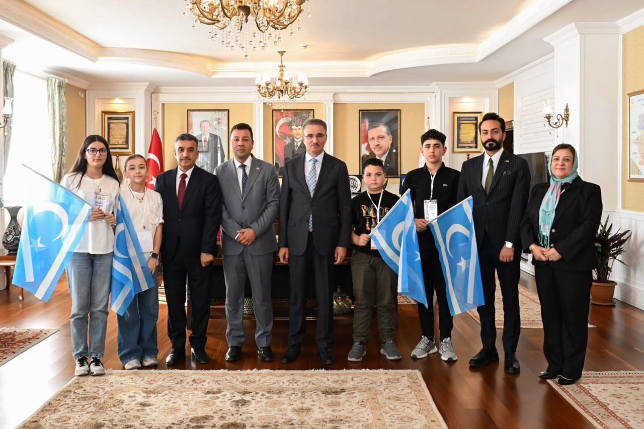 TÜRKMENELİ İŞBİRLİĞİ VE KÜLTÜR VAKFI YÖNETİM KURULU ÜYESİ YAHYA ARSLANKERKÜKLÜ VE BERABERİNDEKİ...